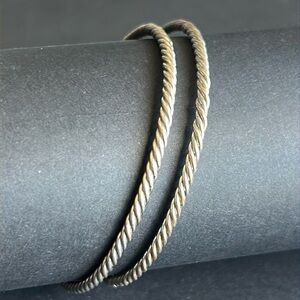 Women’s vintage dainty set of 2 silver tone squared bangle bracelets one size‎